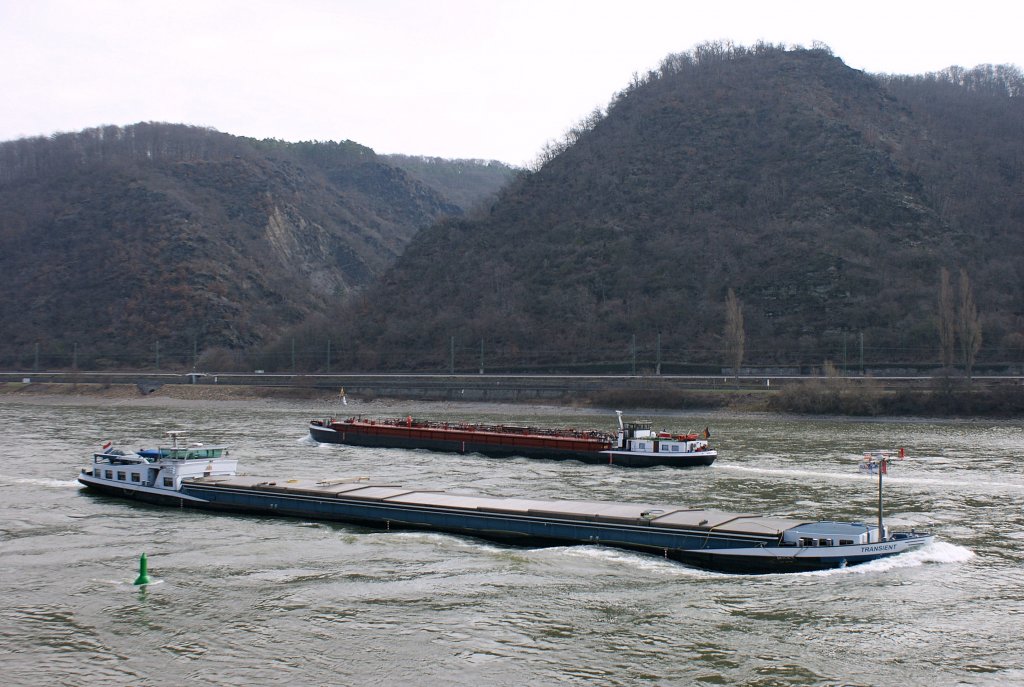 Rheinab geht es leichter, Rheinauf fhrt es sich schwer beladen.
(19.03.2010)
