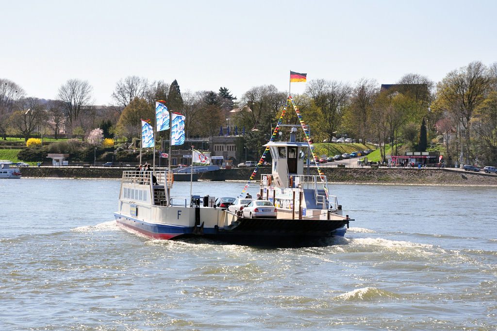 Rheinfhre  Konrad Adenauer  bei Niederdollendorf - 06.04.2010