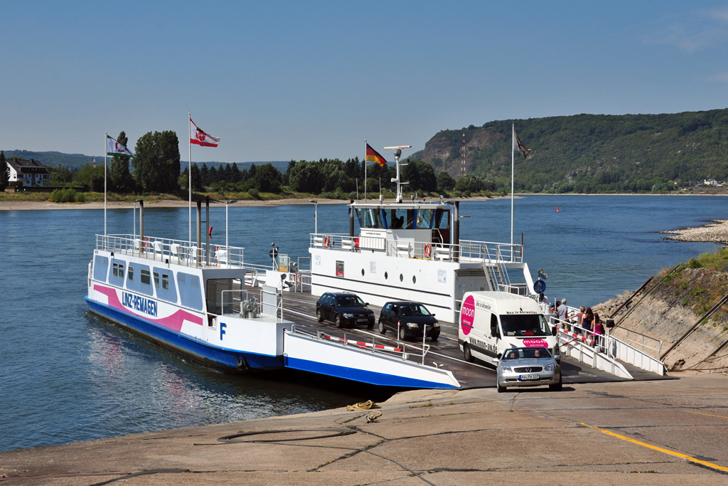 Rheinfhre zwischen Remagen-Kripp und Linz an der  Anlestelle  Linz - 15.08.2012