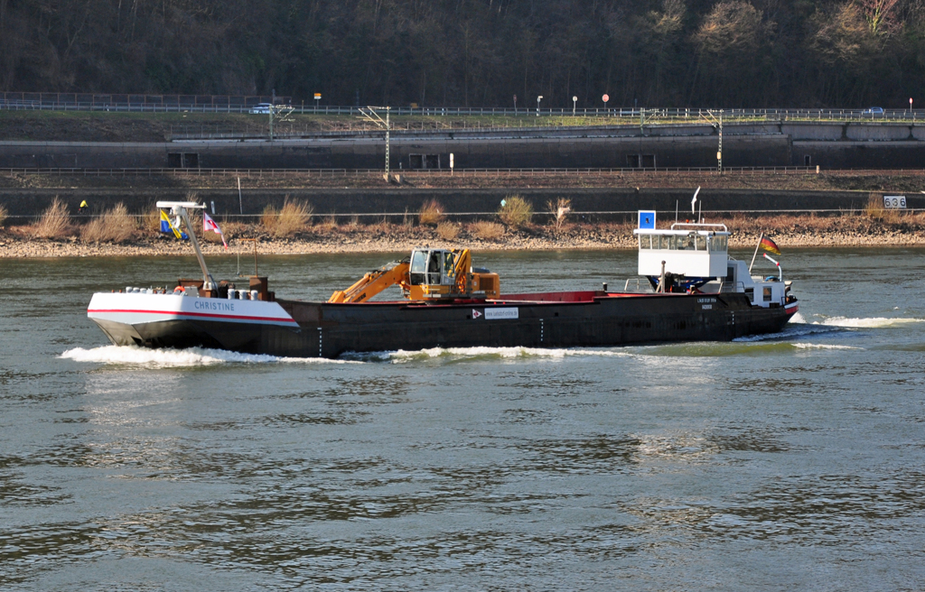 Rheinfrachter  Christine , mit Radbagger an Bord, auf dem Rhein bei Unkel - 23.03.2011