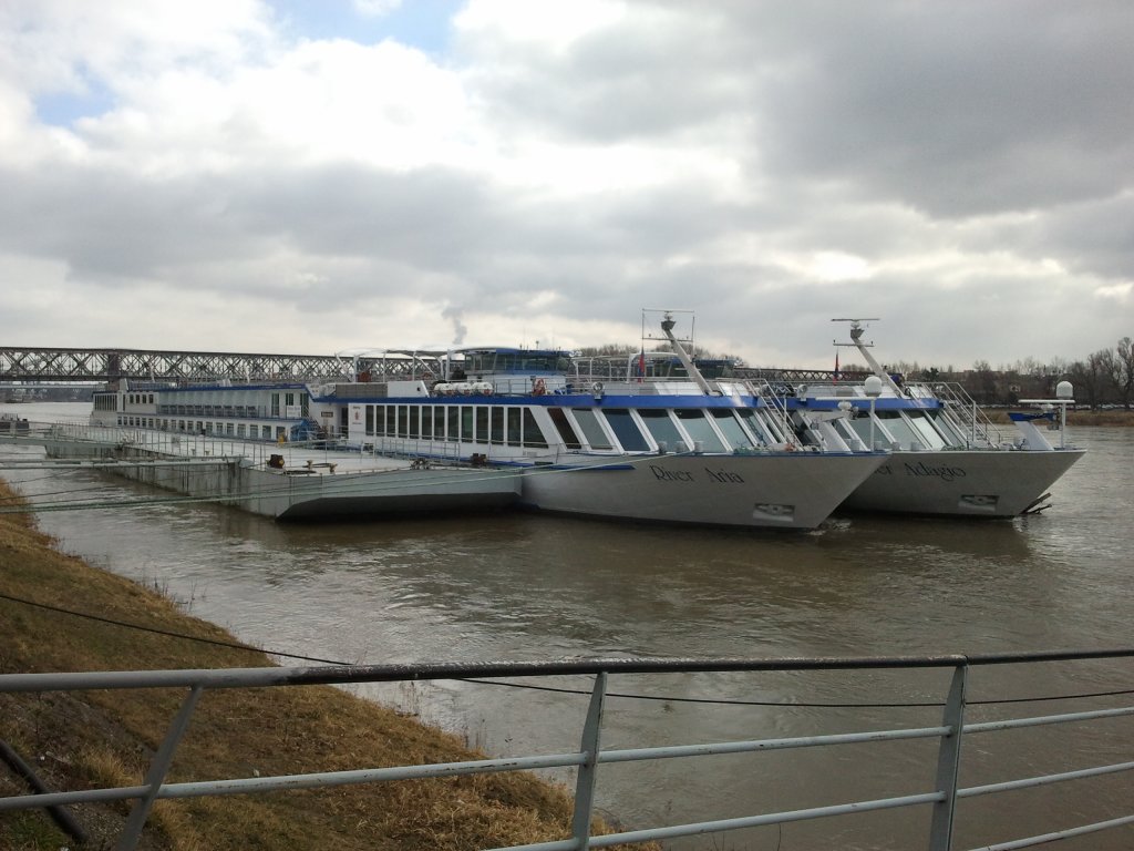 River Aria, River Adagio, Bratislava Vajanskeho nabrezie 01. 03. 2012 Donau