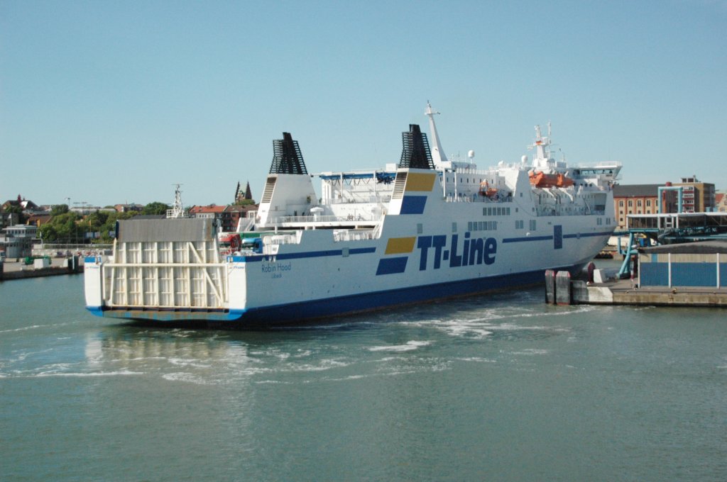 Robin Hood, ein RoRo-Fhrschiff verkehrt auf der Route Travemnde-Trelleborg. Es wurde im Oktober 1995 in Dienst gestellt. Am 01.06.2011 verlsst es den Hafen von Trelleborg. Lnge: 179.59m, Breite: 27.5m, Tiefgang: 6.0m.