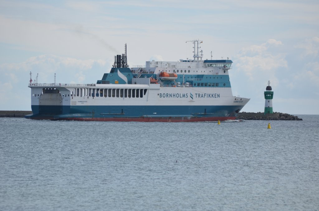 RoRo Fhre ,,Hammerodde‘‘ Heimathafen Rnne luft in Sassnitz am 18.07.2012 aus nach Bornholm.