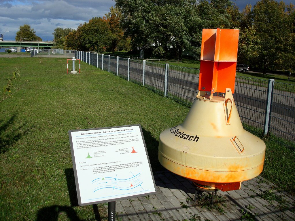 rote Boje fr die Binnenschiffahrt, gesehen in Breisach am Rhein, Okt.2008