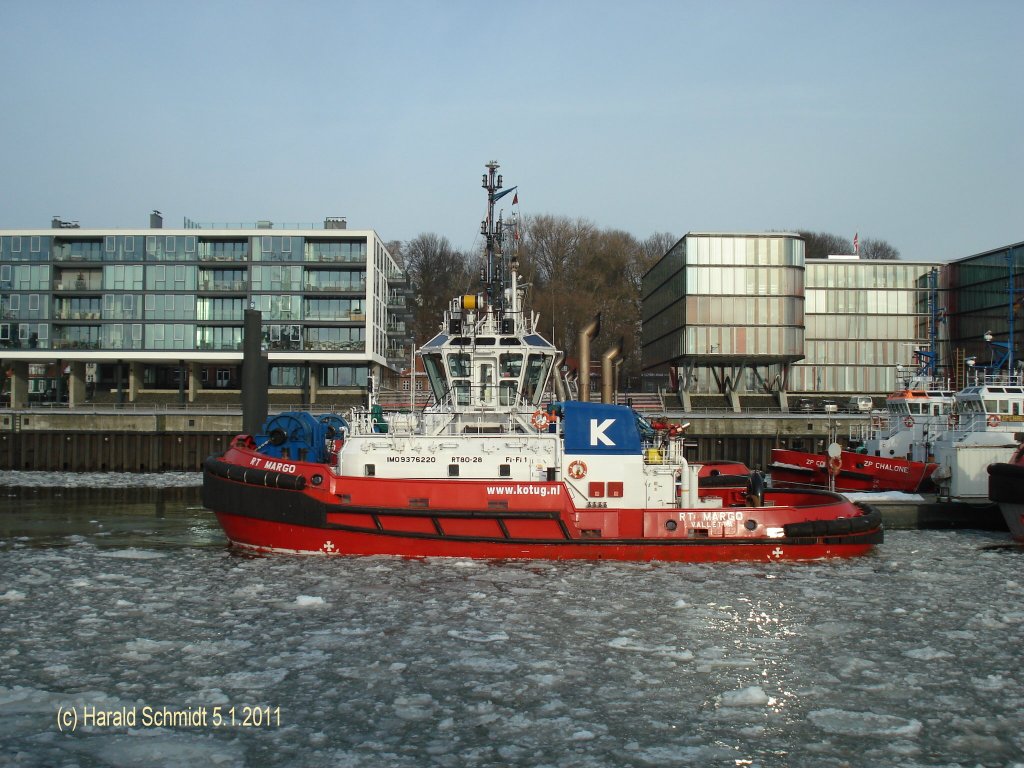 RT MARGO (IMO 9376220) am 5.1.2011, Hamburg, Schlepperponton Neumhlen /
Schlepper / BRZ 378  / La 25,98 m, B 11,2 m, Tg 5,95 m / 3 x Wartsila 8L20C, 4.860 kW, 3 x Z-drives Wartsila/Lips CS-225CP HR D = 2300, 12,6 kn, Pfahlzug 80,4 t / 2008 bei ASL Shipyard Pte. Ltd., Singapur /
