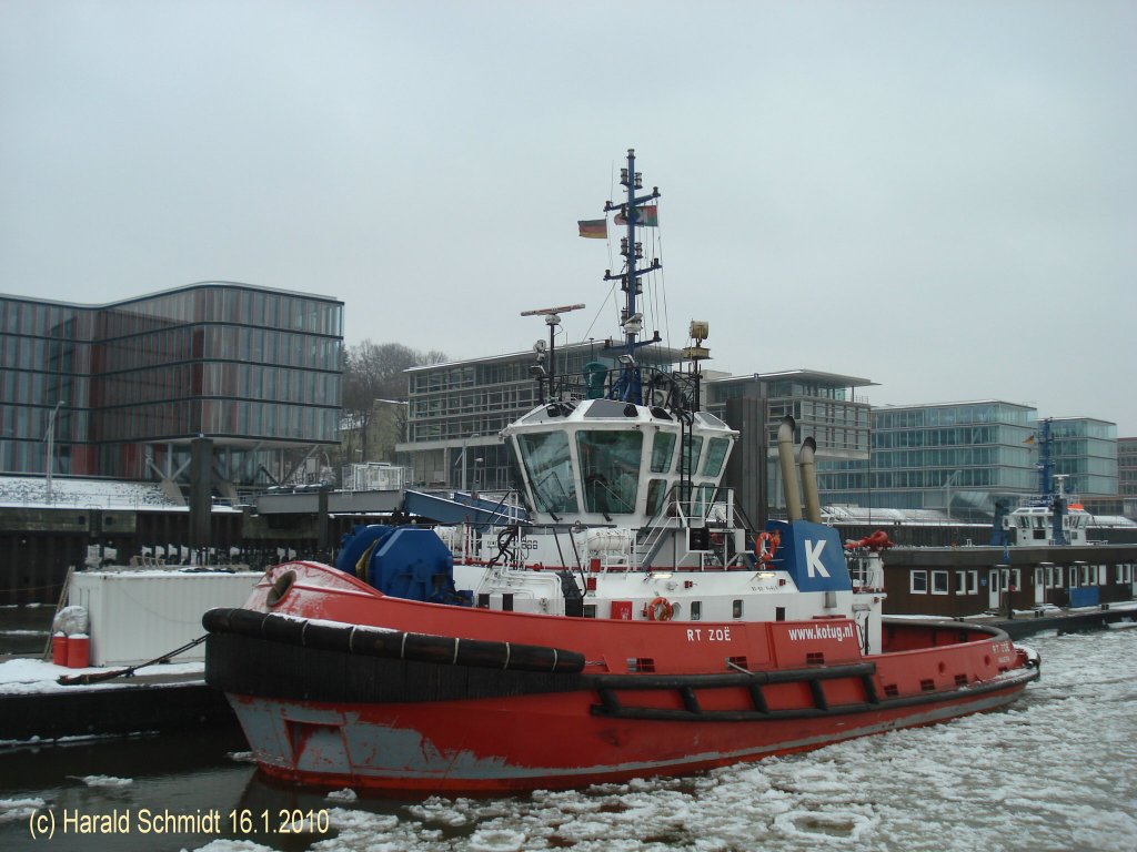 RT ZOE (IMO 9333888) am 16.1.2010, Hamburg, Schlepperponton Neumhlen /
Schlepper / La 28,3 m, B 11,2 m, Tg 3,51 m / 3.930 kW ges., 12 kn, Pfahlzug 65 t / 2006 bei ASL Shipyard Pte. Ltd., Singapore / 
