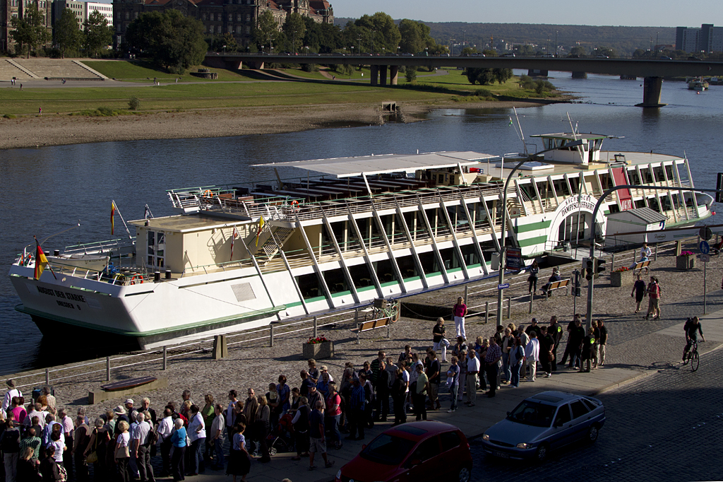 Schsische Dampfschiffahrt, Motorschiff  August der Starke ,
gebaut 1994, 01.10.2011 Dresden