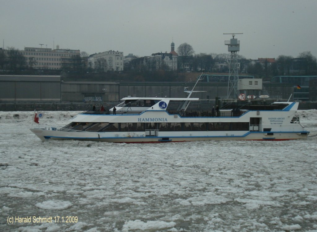 Salonschiff HAMMONIA bei Eisgang am 17.1.2009 auf der Elbe vor Neumhlen/Fischereihafen / 
RAINER ABICHT Elbreederei GmbH, Hamburg / Baujahr: 1992, Deutsche Binnenwerften GmbH, Tangermnde / Indienstst. Mai 1993 / La. 42,80m, B 8,80m, Tg. 1,60m / 2 Diesel  250 KW, 2 Schottel SRP 170 / 300 Personen
