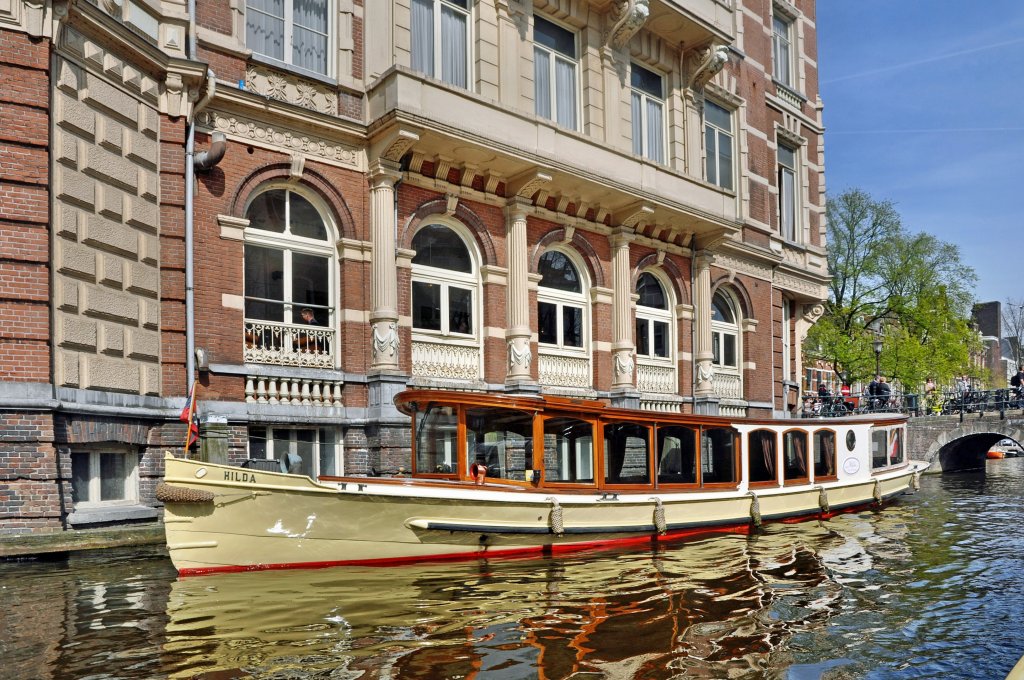 Salonschiff  Hilda  macht Rundfahrten in den Grachten von Amsterdam.Bj. 1875 - 1998 aufwendig restauriert - 36 Fahrgste - Elektromotor