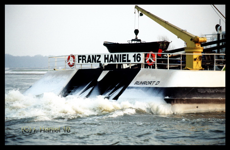 SB  Franz Haniel 16  aus Dbg.-Ruhrort, fhrt heute als  Herkules 16 .

