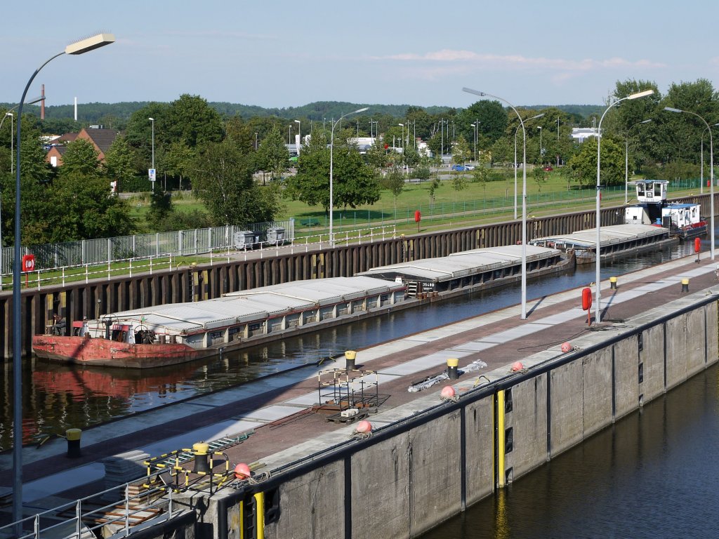 SB ODRA LLOYD 10, Szczecin (Stettin), ENI: 05603710 - ex SCH 2430 -2008, Berlin - mit drei SL die Elbe zu Tal in der Schleuse Geesthacht; 08.07.2011
