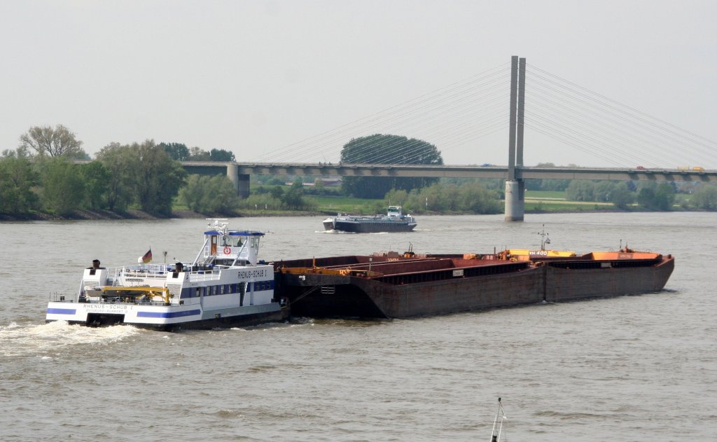 SB Rhenus-Schub I (05501500) mit 4 leeren SL am 17.05.2012 bei Rees auf Talfahrt - ich vermute das Ziel ist der Europort Rotterdam. 