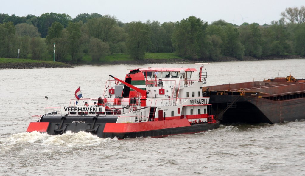 SB Veerhaven II der ThyssenKrupp am 15.05.2012 mit leerern SLern bei Rees zu Tal Ri. Rotterdam.