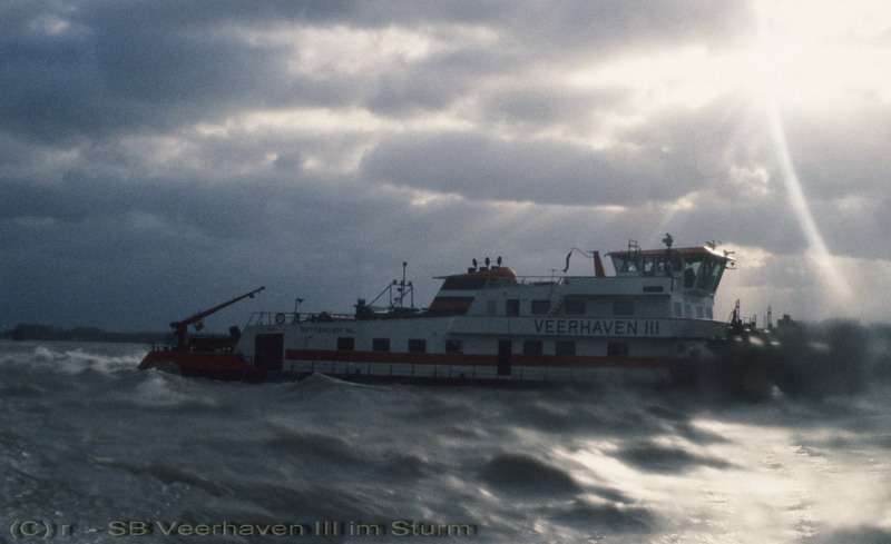 SB  Veerhaven III / Waterbffel  von Rotterdam, ENI 02314567, Baujahr 1976, 3 x 2000 PS. Dieses SB ist als  Rhenus Schub II  am 4.6.08 bei der berfhrung vom Rhein zur Donau bei schlechtem Wetter im Mittelmeer bei Griechenland gesunken.