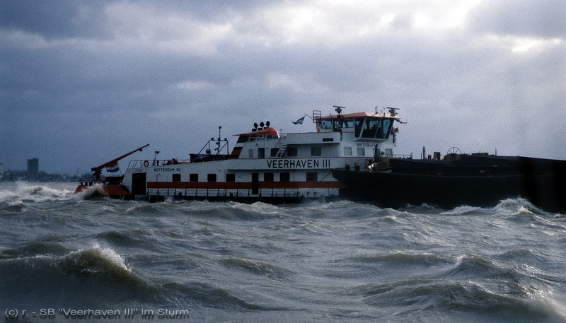 SB  Veerhaven III / Waterbffel  von Rotterdam, ENI 02314567, Baujahr 1976, 3 x 2000 PS. Dieses SB ist als  Rhenus Schub II  am 4.6.08 bei der berfhrung vom Rhein zur Donau bei schlechtem Wetter im Mittelmeer bei Griechenland gesunken