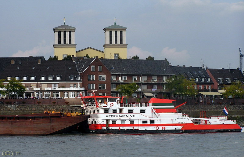 SB  Veerhaven VII / Walrus  von Rotterdam, ENI 02319631, 5400 Pk, Baujahr 1990, Foto ist von 9/2005 .