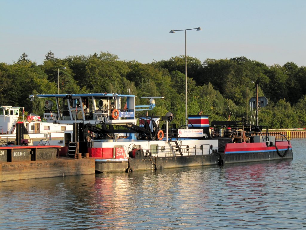 Sch 2640 der Deutschen Binnenreederei , 05604520 , 28,56 x 10,02 , am 16.09.2012 im Oberwasser des Schiffshebewerkes Scharnebeck.