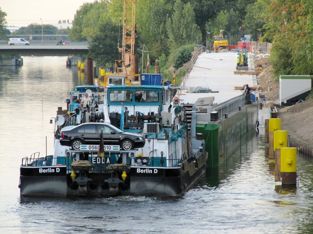 Schb Edda (05609510) und GSL Ursus legen von der neuen RoRo-Rampe im Charlottenburger Verbindungskanal ab. Berlin, 10.09.2012