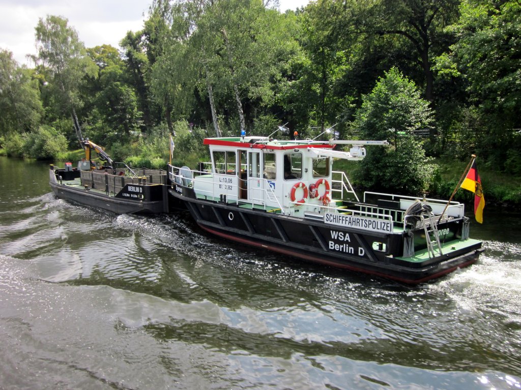 Schb Spree des Wasserschutzamtes Berlin ist am 26.07.2011 auf dem Hohenzollernkanal mit Fahrtrichtung Schleuse Pltzensee unterwegs.