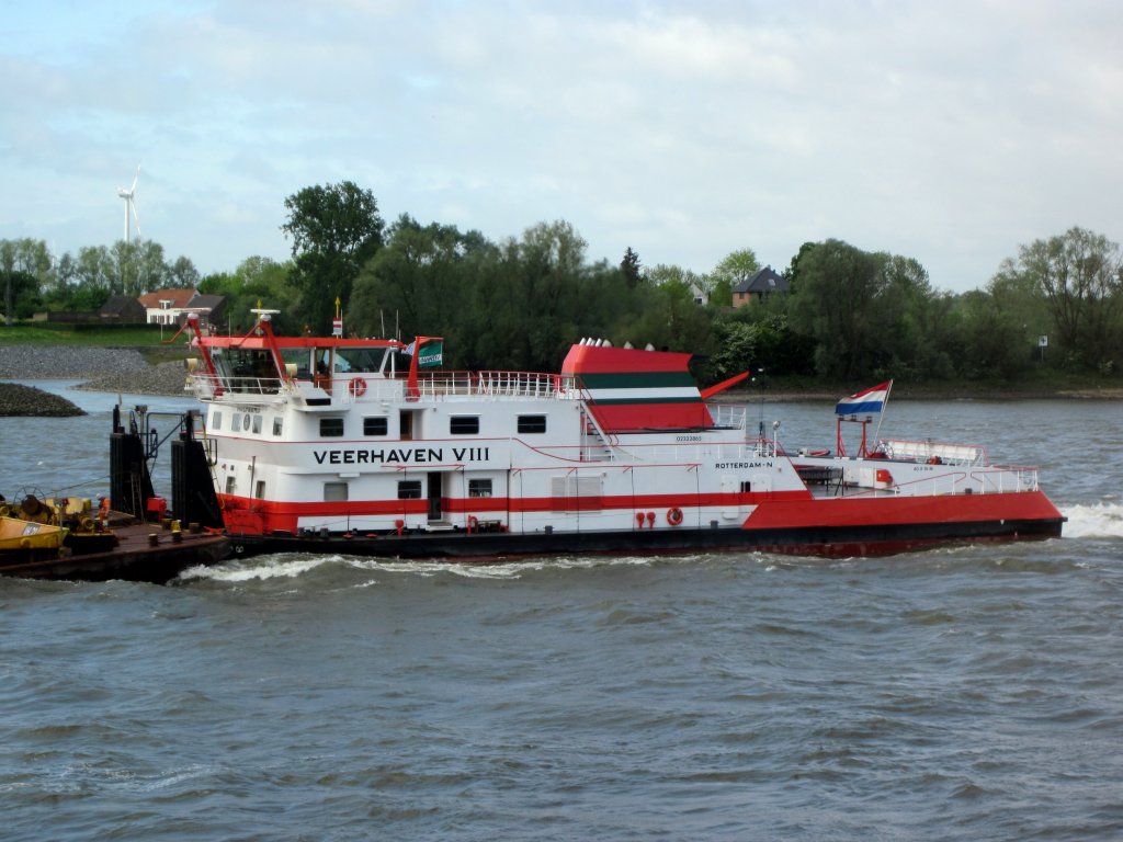 Schb. Veerhaven VIII , 02322865 , am 16.05.2012 bei Rees zu Berg.