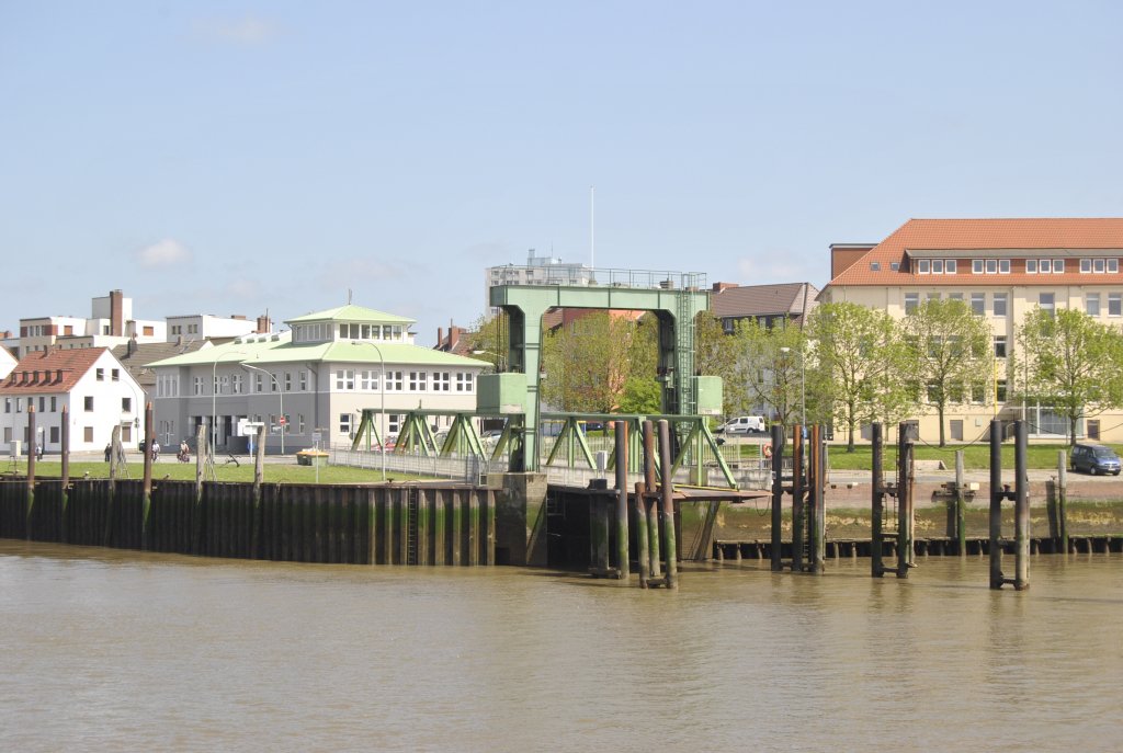 Schiffansleger von einer Fhre im Bremer Hafen am 23.05.2010.