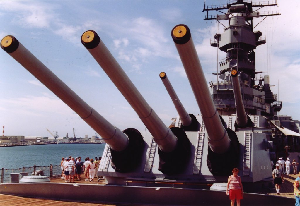 Schlachtschiff USS Missouri, vordere Geschtztrme, aufgenommen am 22.3.2007 in Pearl Harbour, Honolulu, Hawaii