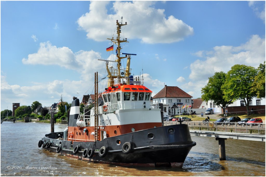 Schlepper  Arion  am 27.07.2010 auf der Weser bei Nordenham. 1976 als Schlepper  Karl  in Cuxhafen gebaut. L:28,6m/BB:9,1m/Tg.:5,35m/224 BRT/ 2x990 kw / Pfahlzug 34,8t / IMO 7726902