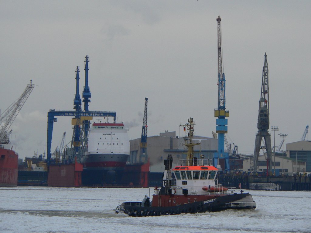 Schlepper  Bugsier 17  in der vereisten Elbe in Hamburg, 11.2.2012