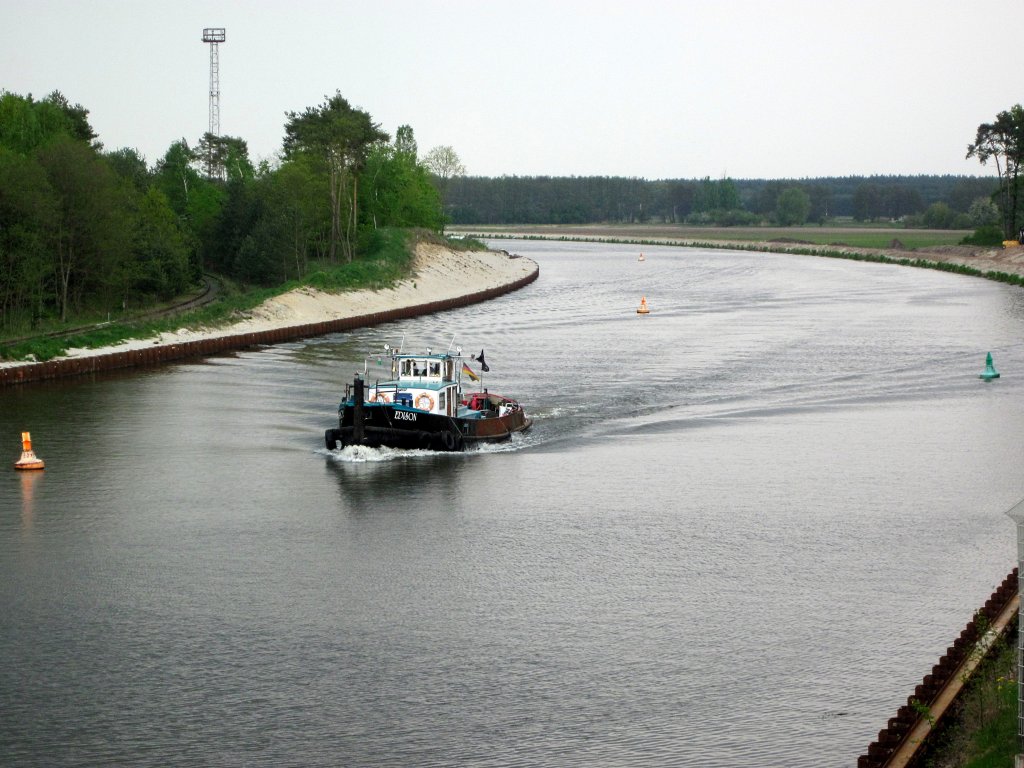 Schlepper Edison , 4000140 , L 19.49 - B 4,58 , am 26.04.2011 auf dem EHK kurz vor Genthin.