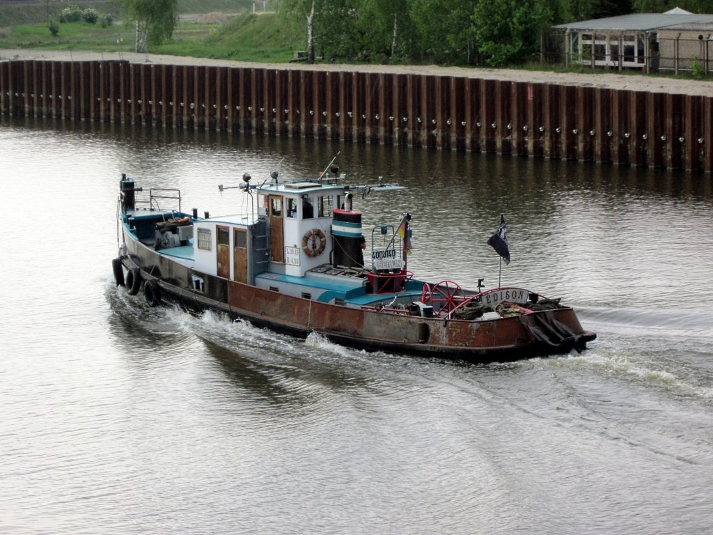 Schlepper Edison am 26.04.2011 auf dem Elbe-Havel-Kanal (EHK) in Genthin.