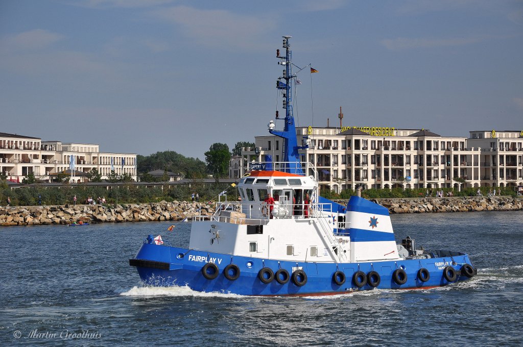 Schlepper  Fairplay V  am 8.07.2009 in Rostock-Warnemnde. IMO 8306668 / Baujahr 1983 / Pfahlzug 30t / 11,8kn / L:27m / B:9m / Tg:4,6m / Heimathafen Hamburg / Flagge Deutschland