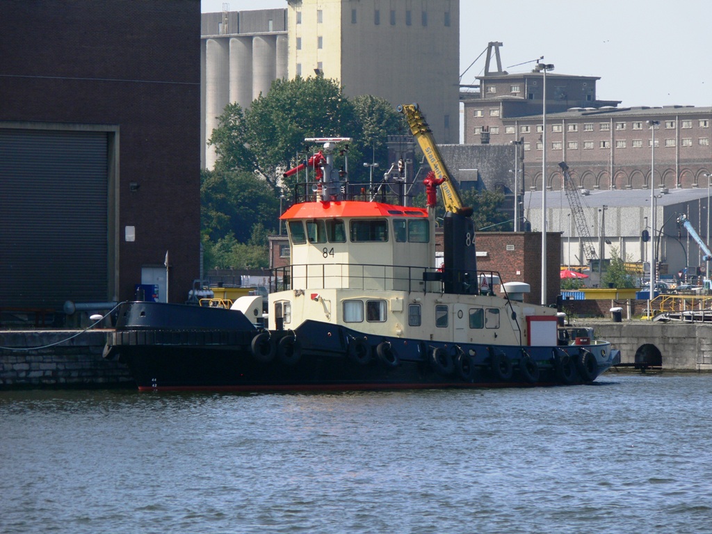 Schlepper und Feuerlöschboot der Hafendienst Antwerpen, Aufnahme am 11.07.2010
