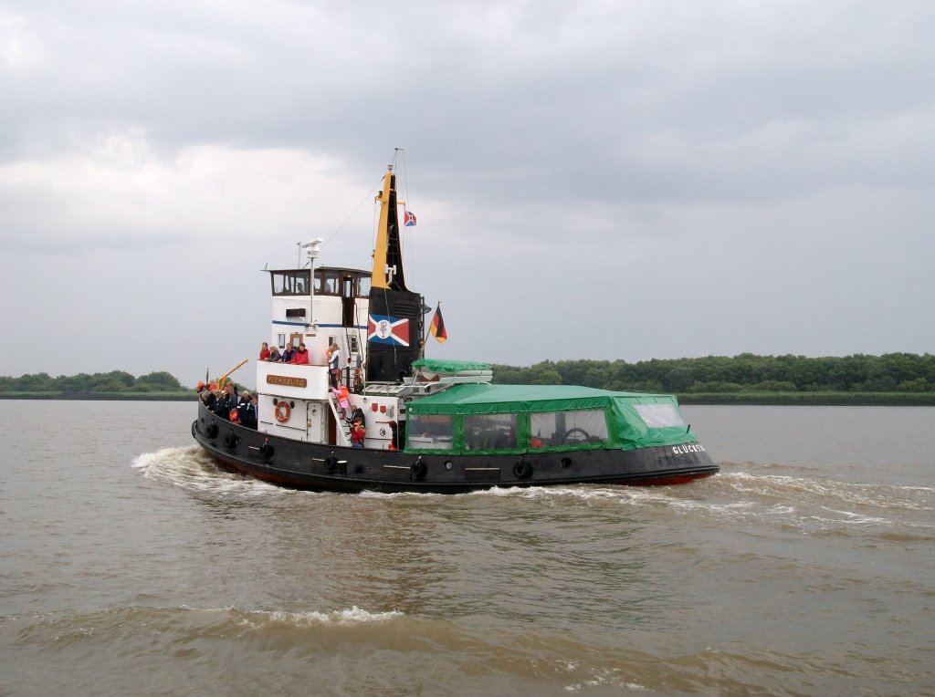 Schlepper FLENSBURG am 04.08.12 auf der Elbe Hhe Glcksstadt