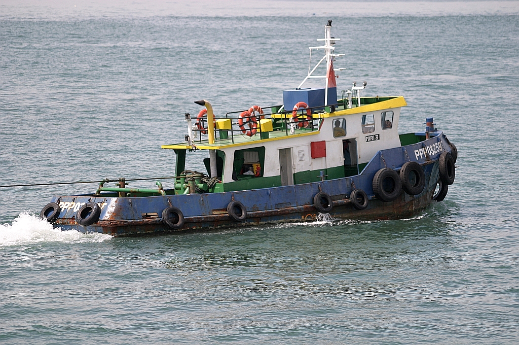 Schlepper  MIRI 3 , Reg.Nr.PPP03259T am 16.Mai 2009 vor Butterworth.