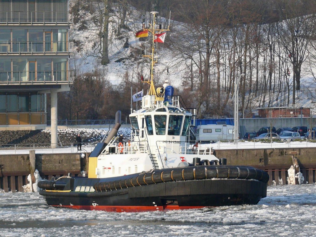 Schlepper PETER, IMO: 9445863, bei Treibeis auf der Elbe in Hamburg; 16.02.2010
