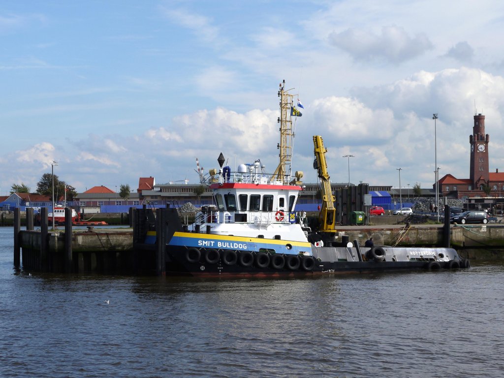 Schlepper SMIT BULLDOG, IMO: 9528299, Rotterdam in Cuxhaven; 13.08.2011
