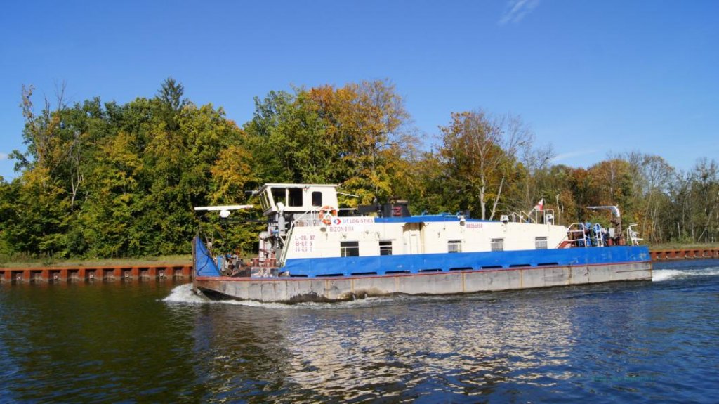 Schubboot Bizon 0 - 114 auf dem Oder - Havel - Kanal bei Marienwerder in Richtung Lehnitz unterwegs. 03.10.12 13:33 Uhr.