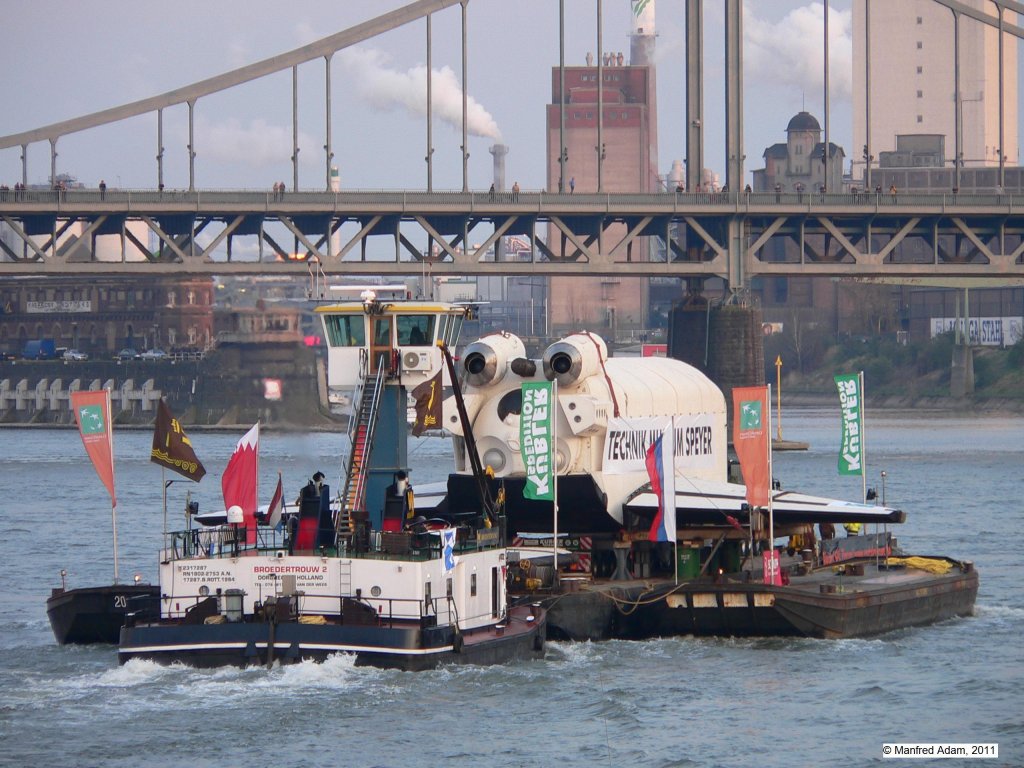 Schubboot Broedertrouw 2 mit Raumfhre Buran vor der Rheinbrcke Krefeld-Uerdingen am 07.04.2008