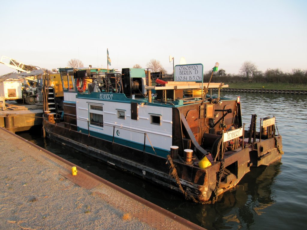 Schubboot Edbert , 05608920 , 10,84 x 5,06 , am 23.03.2012 im MLK am Abzweig Salzgitter