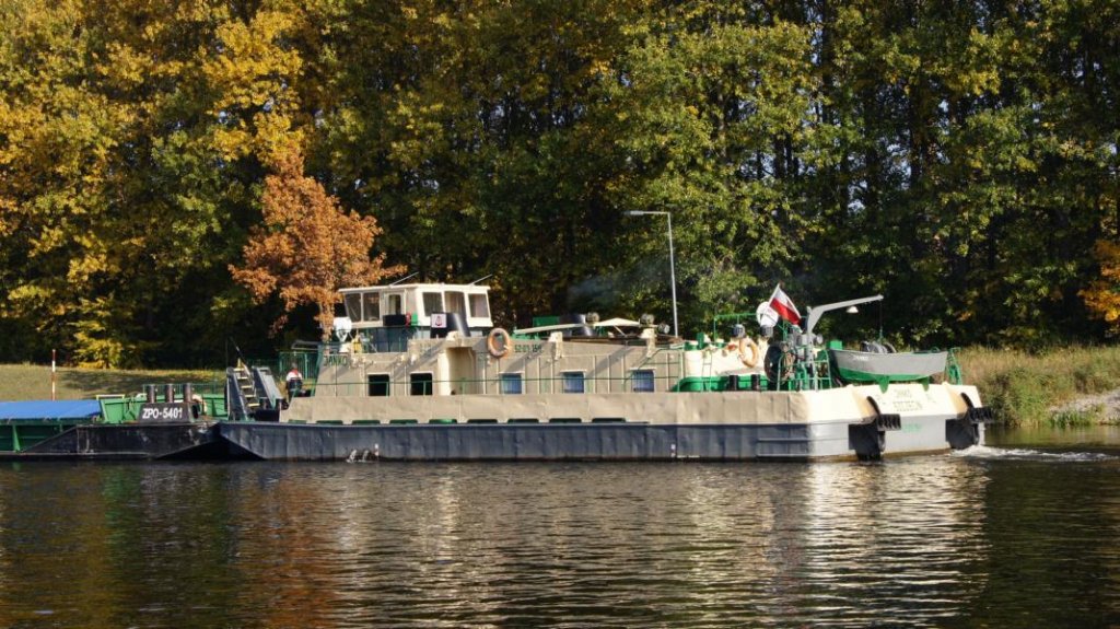 Schubboot Janko/PL 21.10.12 13:45 Uhr Lehnitz, wartet auf Einfahrt in die Schleuse Richtung Eberswalde.