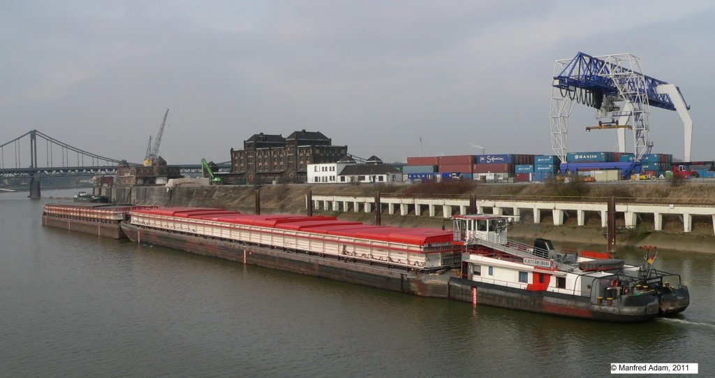 Schubboot Klosterneuburg verlsst mit zwei Schubleichtern den Rheinhafen Krefeld am 01.03.2009