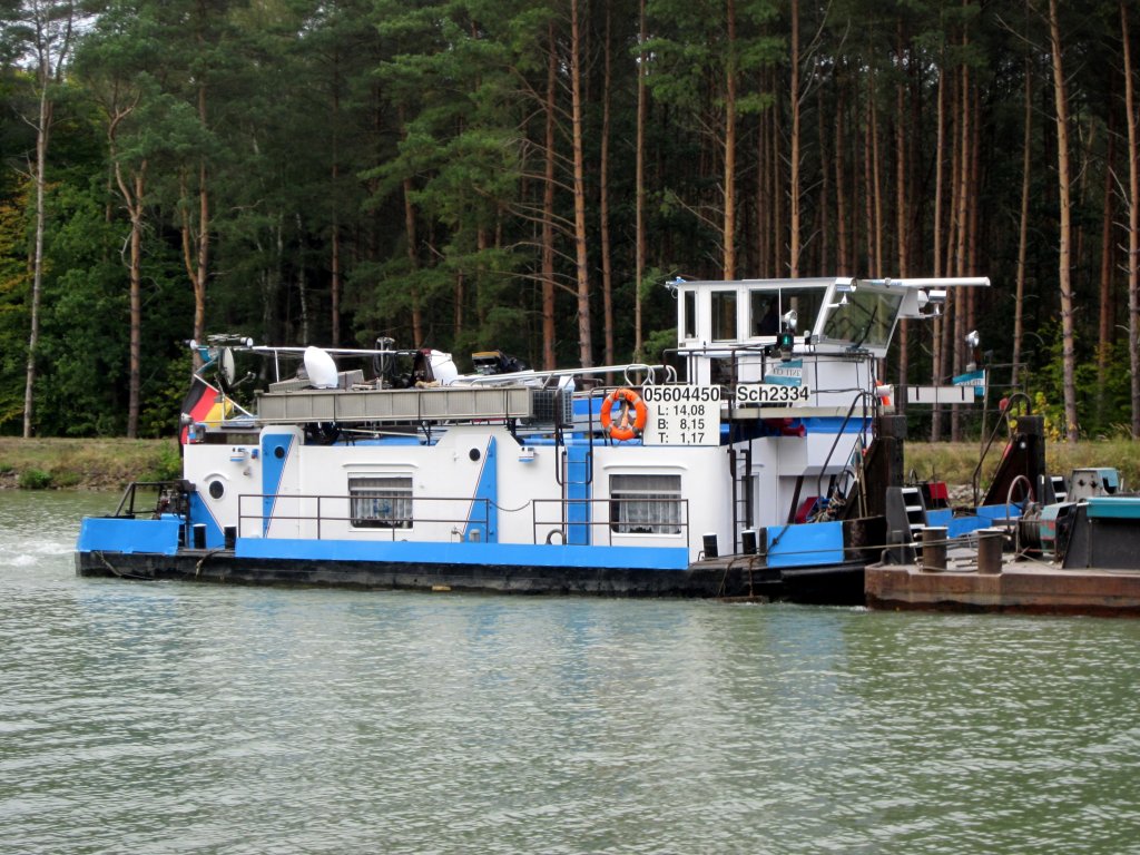 Schubboot Sch 2334 der ED-Line , 05604450 , 14,08 x 8,15 , am 12.10.2012 auf dem Oder-Havel-Kanal stlich von Eberswalde Fahrtrichtung Schiffshebewerk Niederfinow.