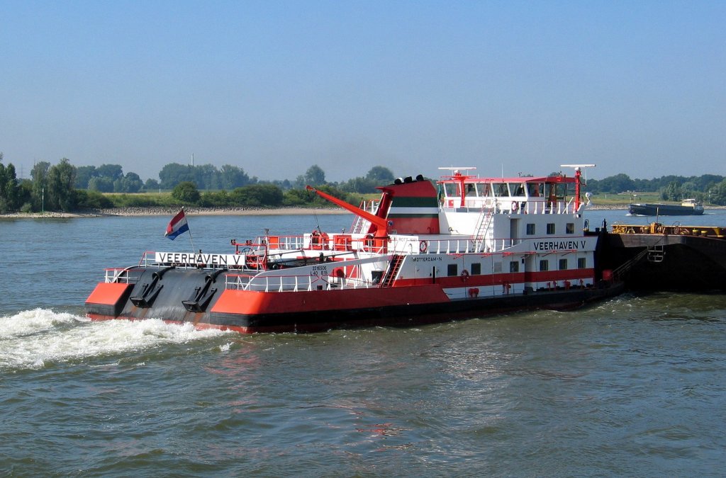 Schubboot Veerhaven V , 2316506 , 40x15 , am 14.07.2005 auf dem Rhein bei Rees zu Tal 