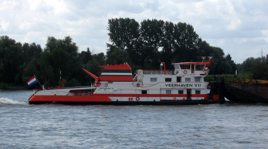 Schubboot Veerhaven VII , 02319631 , 39.92x14.97 , am 31.07.2007 bei Rees auf dem Rhein zu Tal