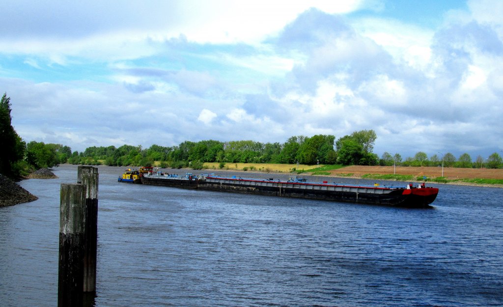 SCHUBER DAGOBERT, ENI 05604440 MMSI: 211178390, Rufz.: DC9599, in Warteposition im Unterwasser der Elbe Schleuse Geesthacht... Aufgenommen: 16.5.2012