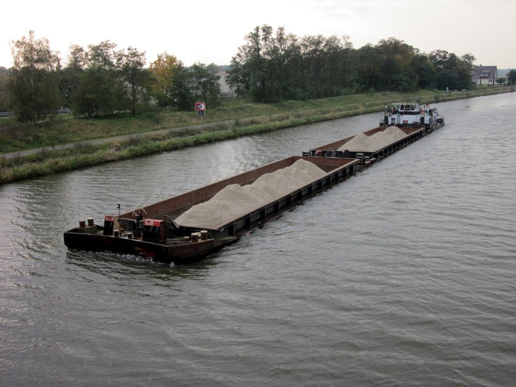 Schubverband mit Schb 2329, 5604490 , L 80m , am 25.10.2011 auf dem Elbe-Havel-Kanal (EHK) zw. Genthin und Schleuse Wusterwitz b. Kader Schleuse. 