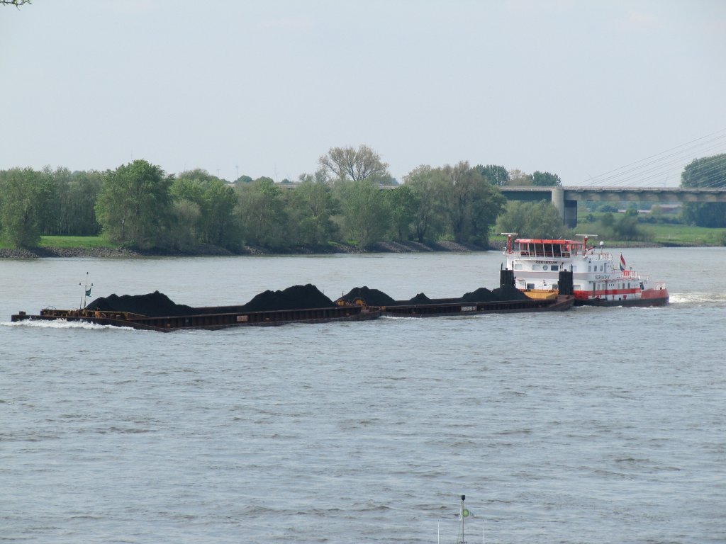 Schubverband Veerhaven V , 02316506 , 40 x 15 (f.d. SB) , am 17.05.2012 mit 2 beladenen SL zu Berg bei Rees 