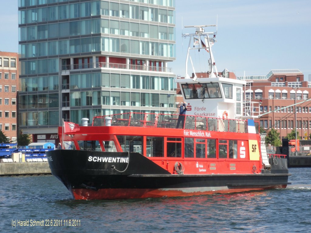 SCHWENTINE am 22.6.2011 im Kieler Hafen / 
Hafenfhrschiff / SKF, Schlepp- und Fhrgesellschaft Kiel mbH / La 26,0 m, B 7,55 m, Tg 1,7 m / 2 Volvo-Diesel, ges. 566 kW, 2 Schottel-Propeller, 10 kn / 2007 bei SSB Oortkaten /Hamburg / 200 Pass.
