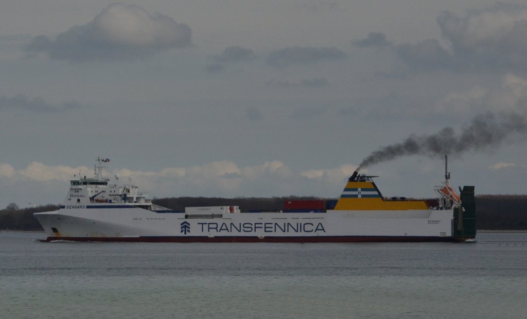 SEAGARD, ein RORO-Fährschiff aus Mariehamn auslaufend von Lübeck kommend hat Travemünde gerade passiert am 27.04.2013.