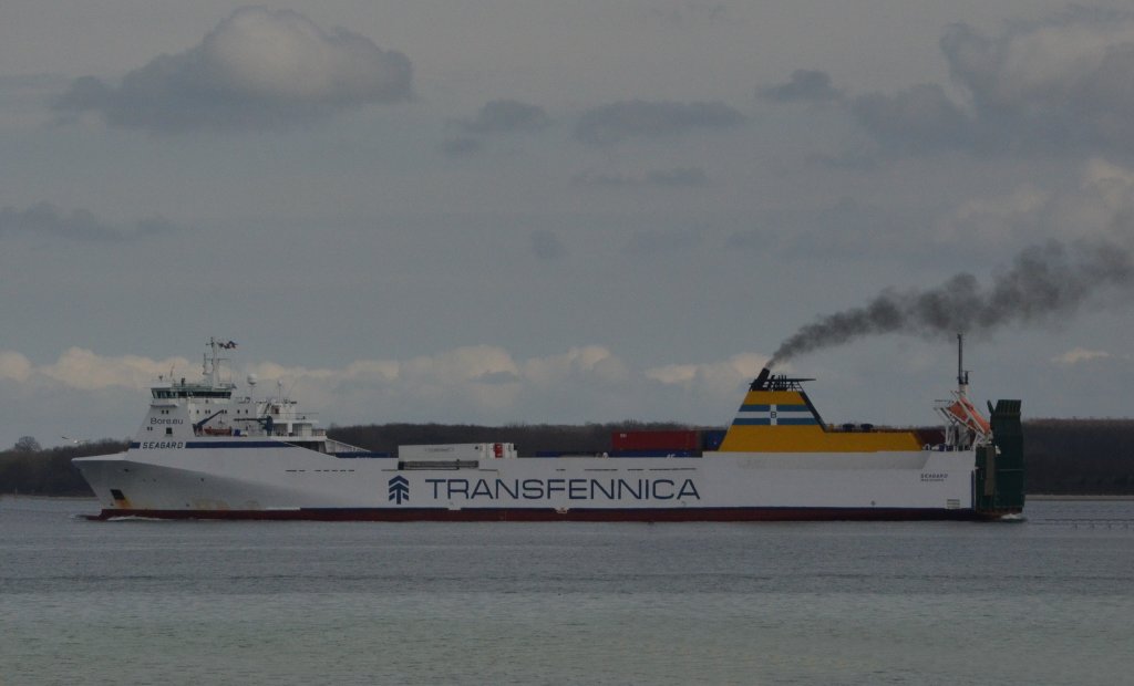 SEAGARD, ein RORO-Fhrschiff aus Mariehamn auslaufend von Lbeck kommend hat Travemnde gerade passiert am 27.04.2013.